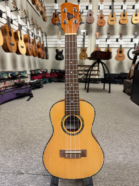 HUG SSM-C Solid Spruce/Mahogany Concert Ukulele