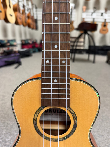 HUG SSM-C Solid Spruce/Mahogany Concert Ukulele