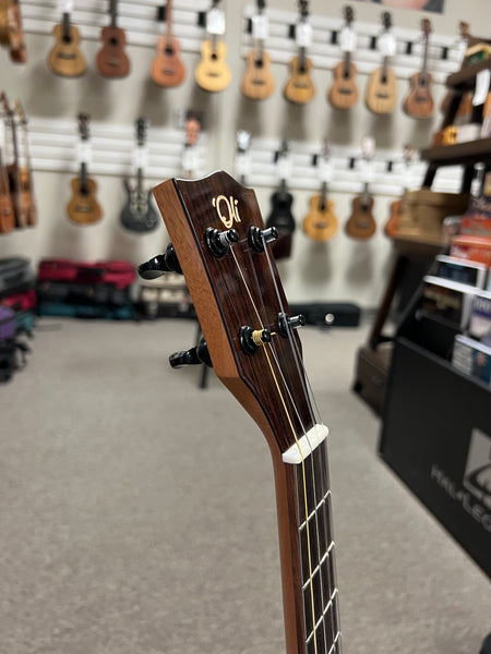 Oli L1-BCA Solid Cedar/Acacia Baritone Ukulele w/Case