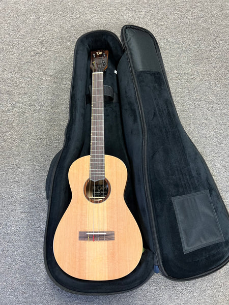 Oli L1-BCA Solid Cedar/Acacia Baritone Ukulele w/Case