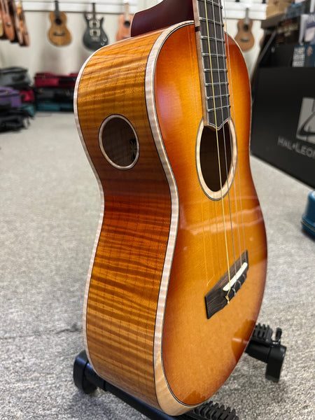 Oli L2-BSFM-SB Solid Spruce/Flame Maple Sunburst Baritone Ukulele w/Case