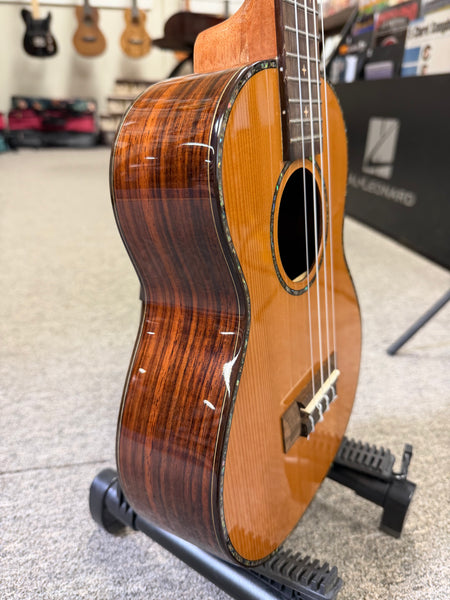 HUG SCR-TG Solid Cedar/Rosewood Tenor Ukulele