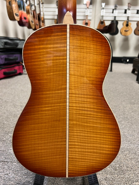 Oli L2-BSFM-SB Solid Spruce/Flame Maple Sunburst Baritone Ukulele w/Case