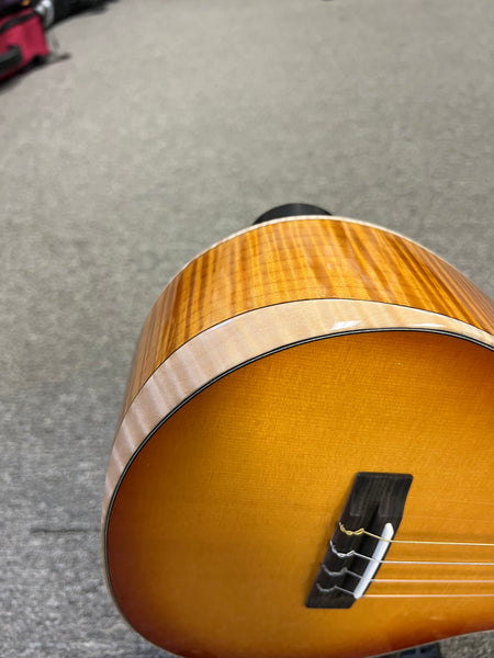 Oli L2-BSFM-SB Solid Spruce/Flame Maple Sunburst Baritone Ukulele w/Case