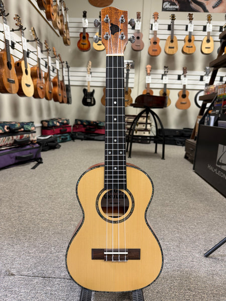 HUG SSM-T Solid Spruce/Mahogany Tenor Ukulele