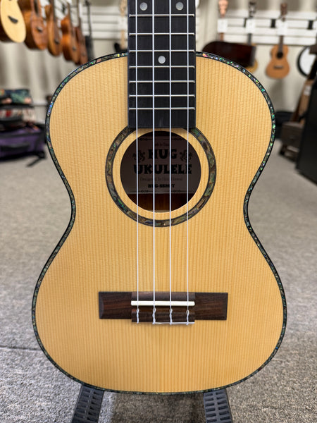 HUG SSM-T Solid Spruce/Mahogany Tenor Ukulele