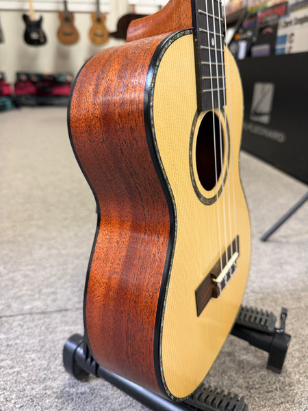HUG SSM-T Solid Spruce/Mahogany Tenor Ukulele