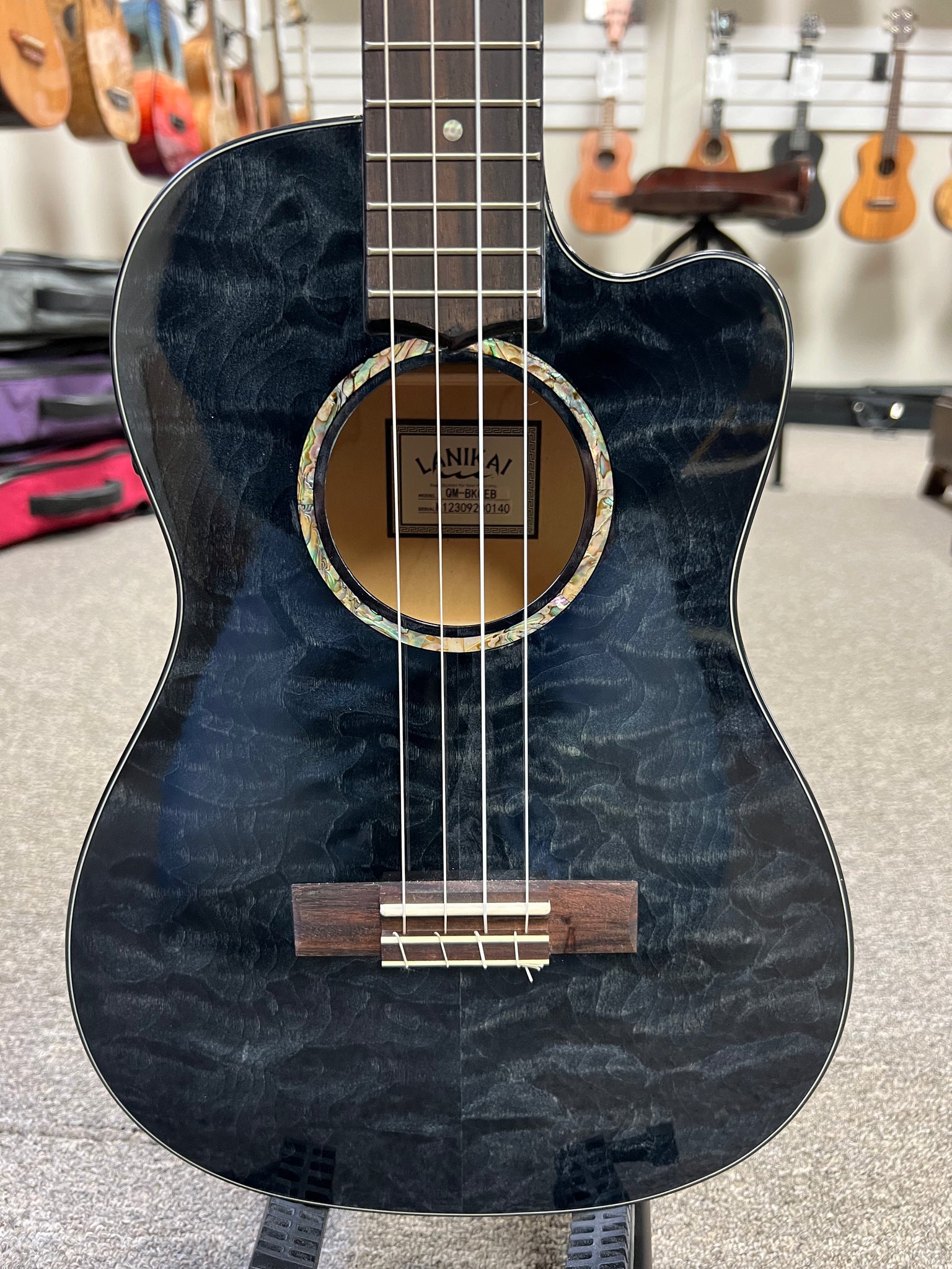 LANIKAI QM-BKCEB Quilted Maple Electric Baritone Ukulele w/Case - Transparent Black
