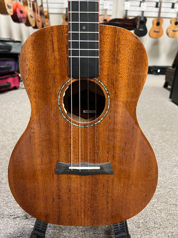 Makaio MMB-10E Mahogany Electric Baritone Ukulele w/Case