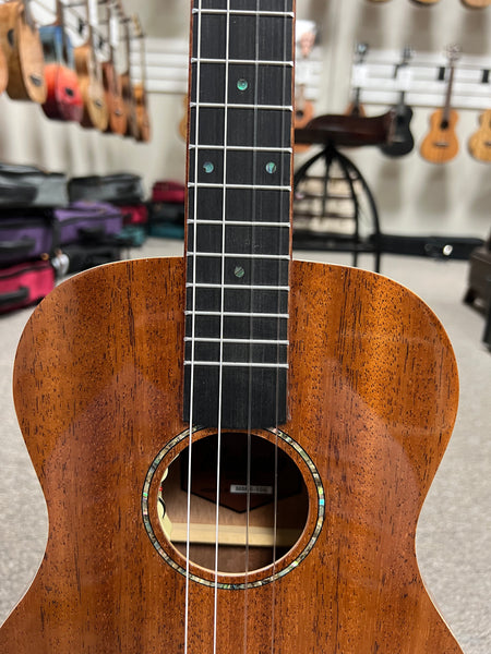 Makaio MMB-10E Mahogany Electric Baritone Ukulele w/Case
