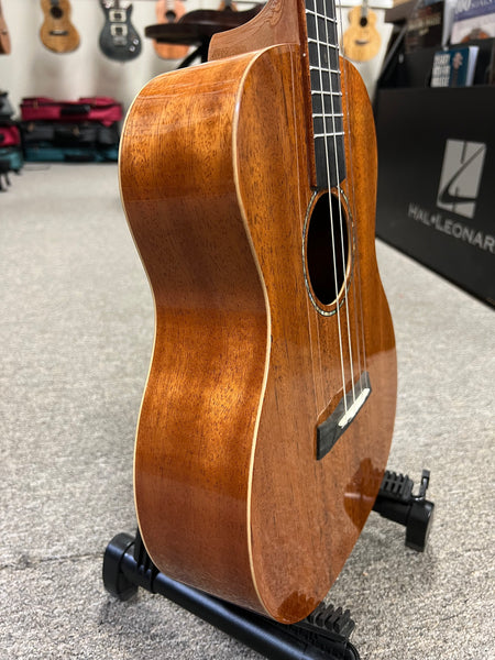 Makaio MMB-10E Mahogany Electric Baritone Ukulele w/Case