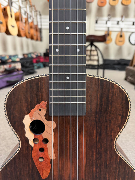 Caramel CB-904G Ebony Electric Guitalele/Guitarlele w/Case - Pre Loved Ukulele