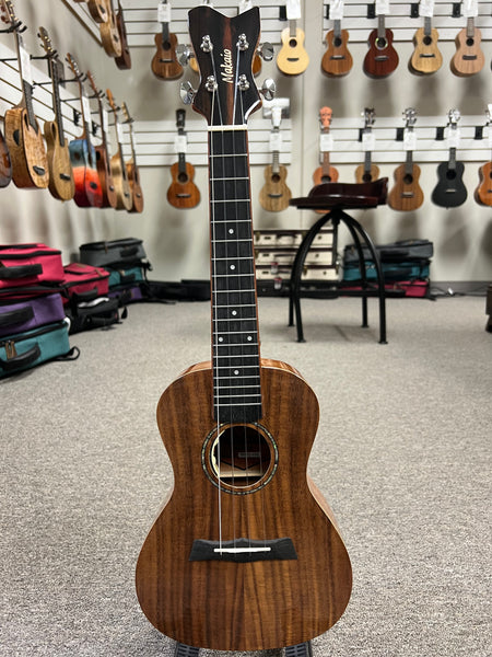 Makaio MKC-10E  Koa Electric Concert Ukulele w/Case
