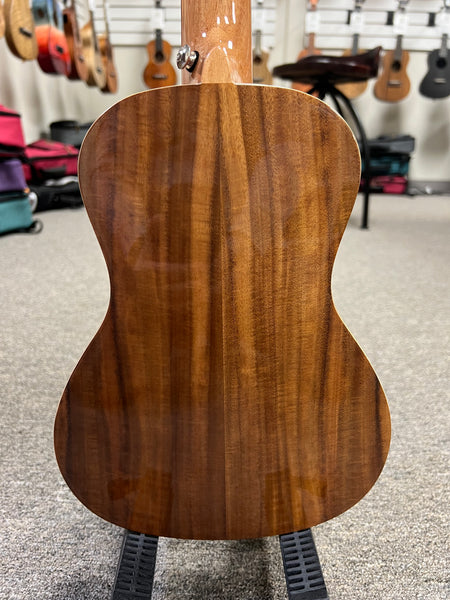 Makaio MKC-10E  Koa Electric Concert Ukulele w/Case