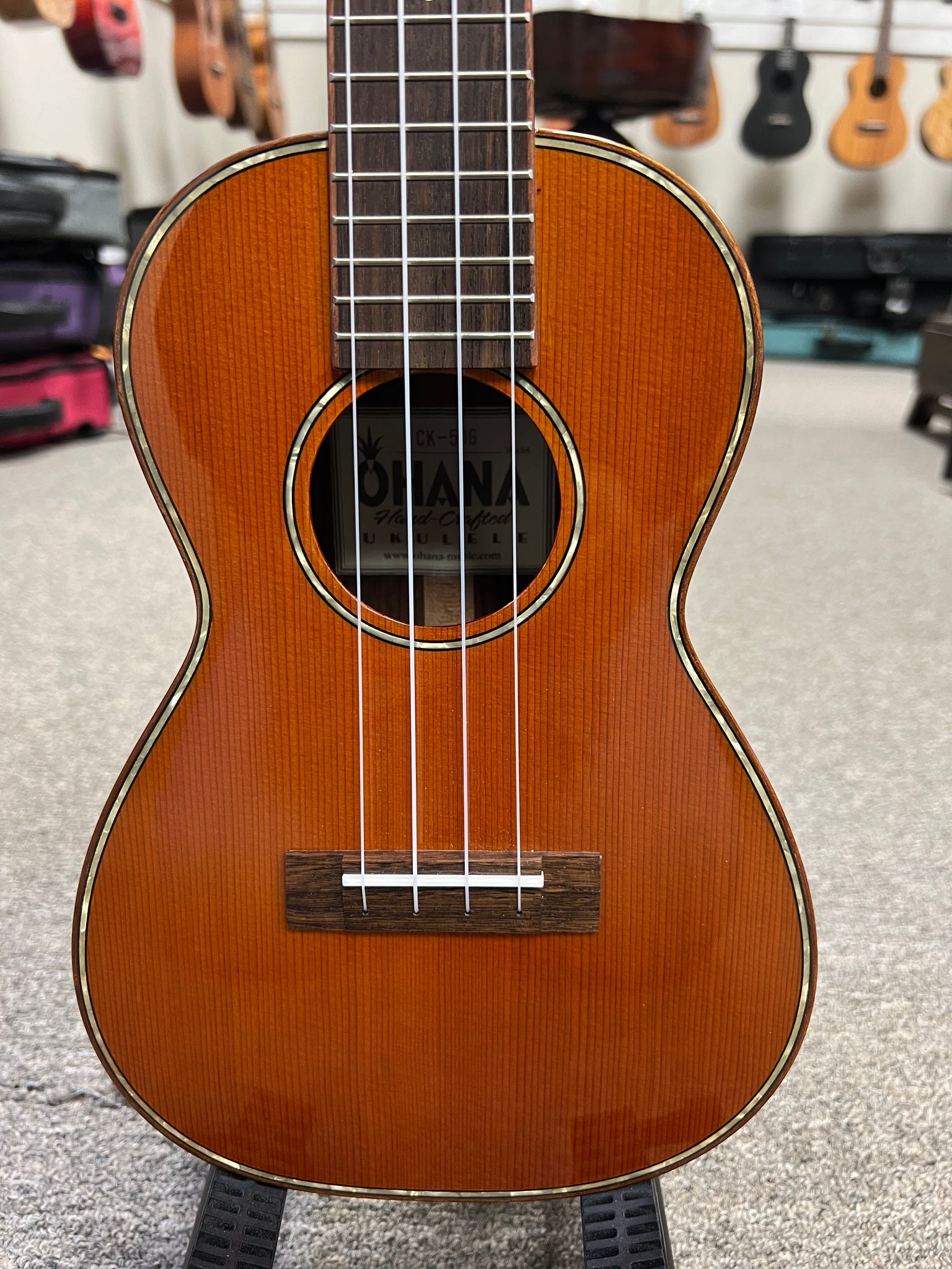 OHANA CK-50G Concert Ukulele - Solid Cedar/Solid Rosewood
