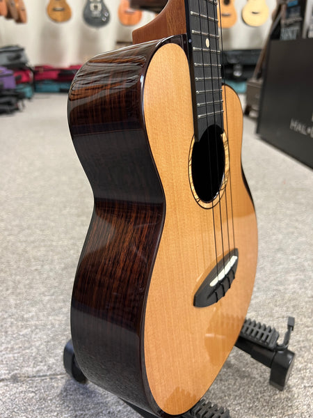 aNueNue UT-214 Cedar Bird Tenor Ukulele w/Case - Solid Cedar/Rosewood