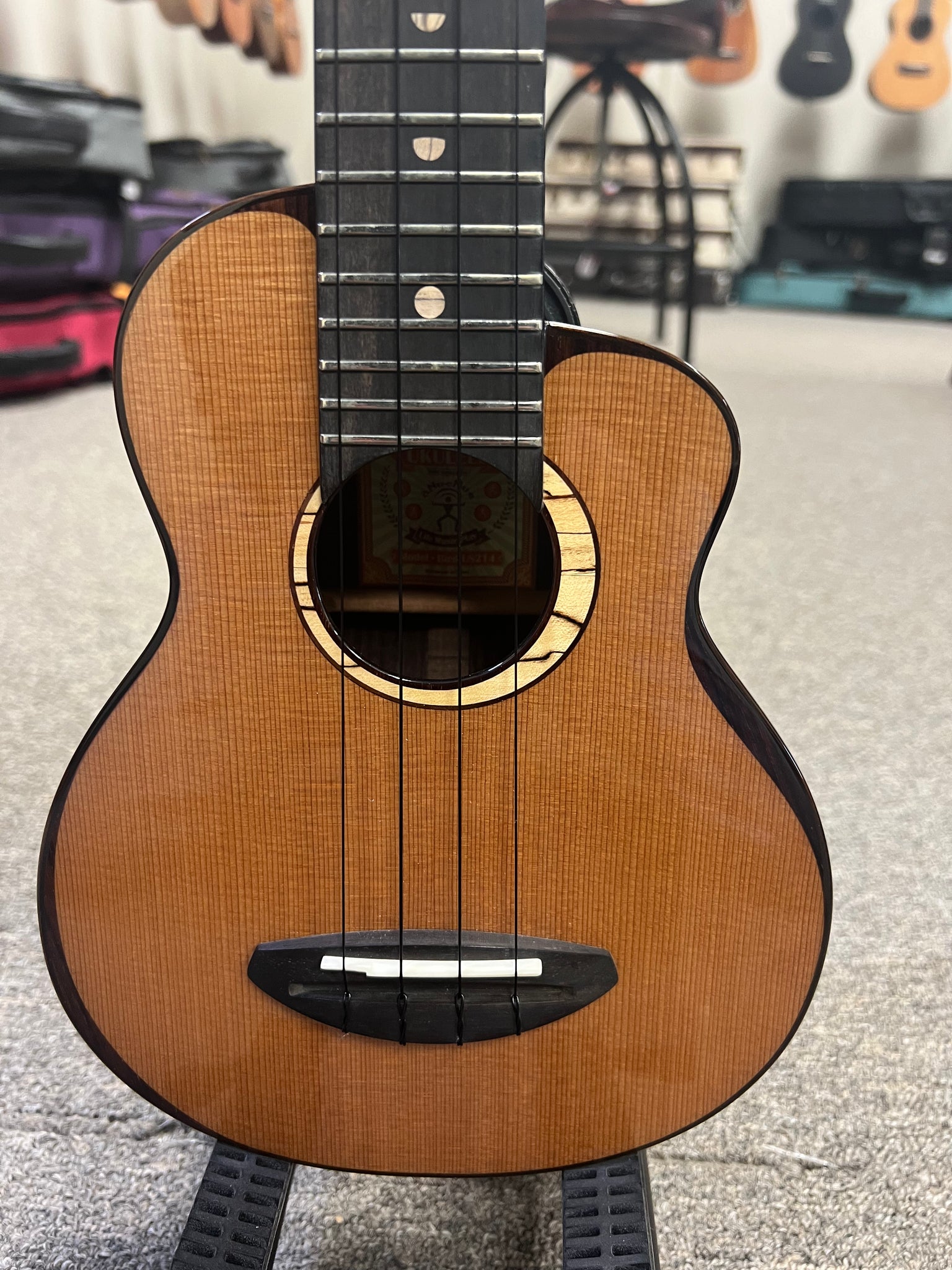 aNueNue US-214 Cedar Bird Soprano Ukulele w/Case - Solid Cedar/Rosewood