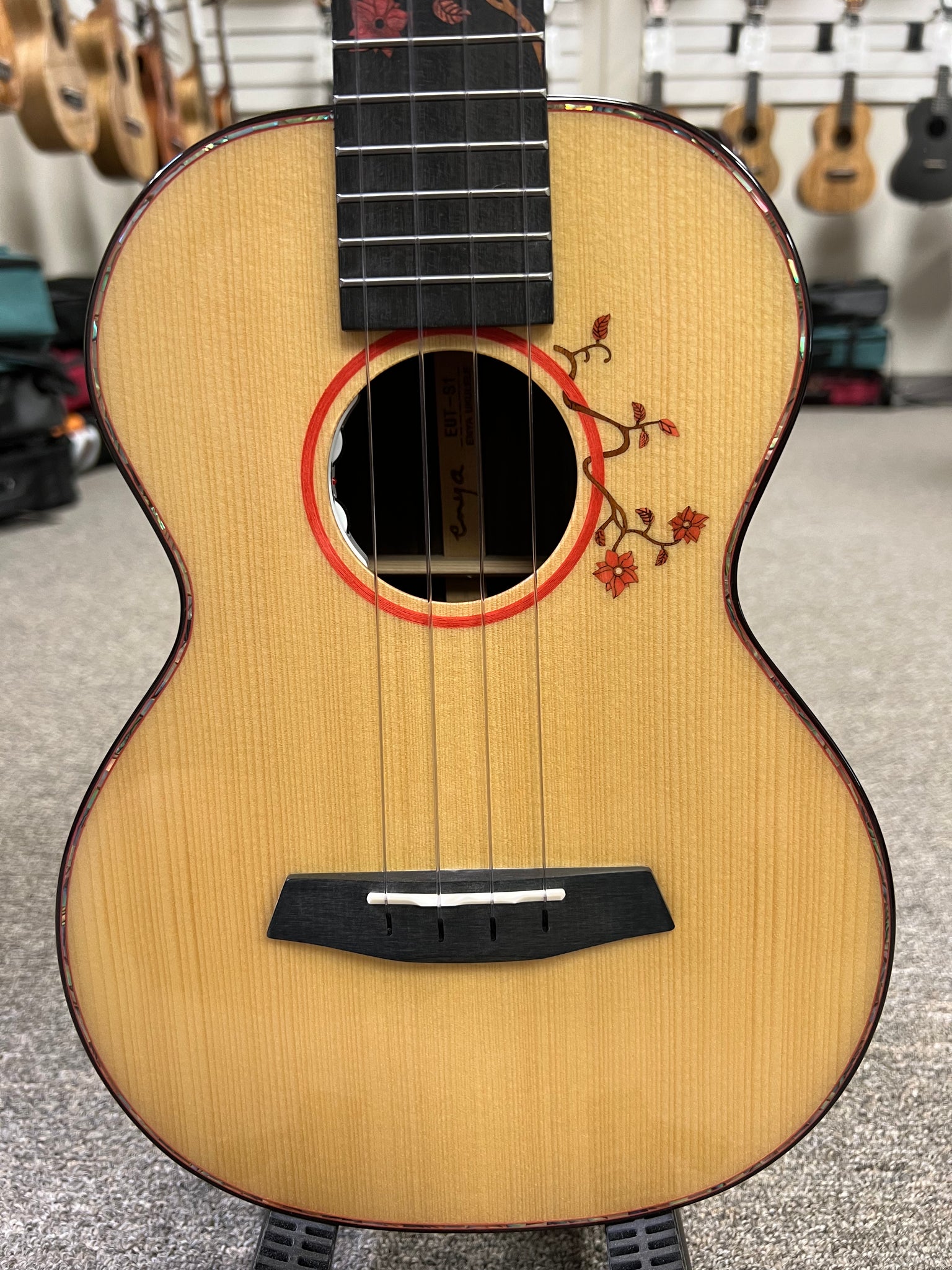 Enya EUT-S1-EQ Solid Spruce/Rosewood Electric Tenor Ukulele w/Case