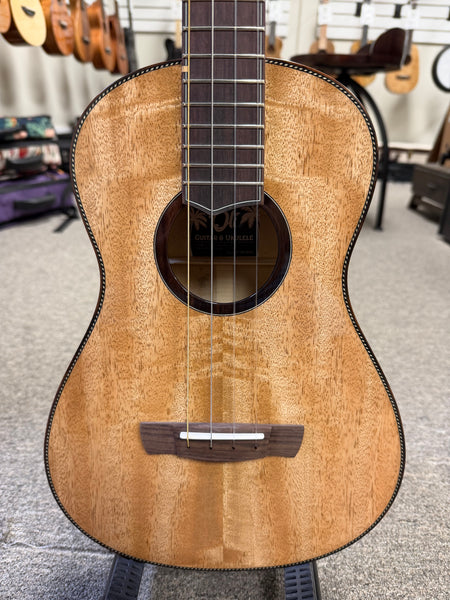 Oli X1SP-BMG Solid Mango Baritone Ukulele w/Case