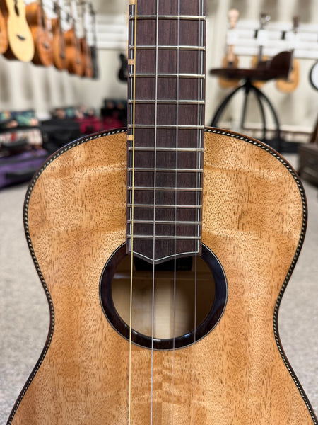 Oli X1SP-BMG Solid Mango Baritone Ukulele w/Case