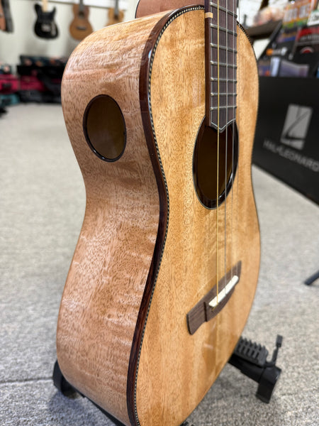 Oli X1SP-BMG Solid Mango Baritone Ukulele w/Case