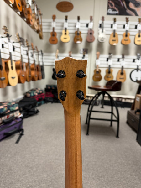Oli X1SP-BMG Solid Mango Baritone Ukulele w/Case