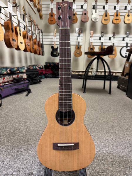 Oli L1-CCAS Solid Cedar/Acacia Satin Concert Ukulele w/Case