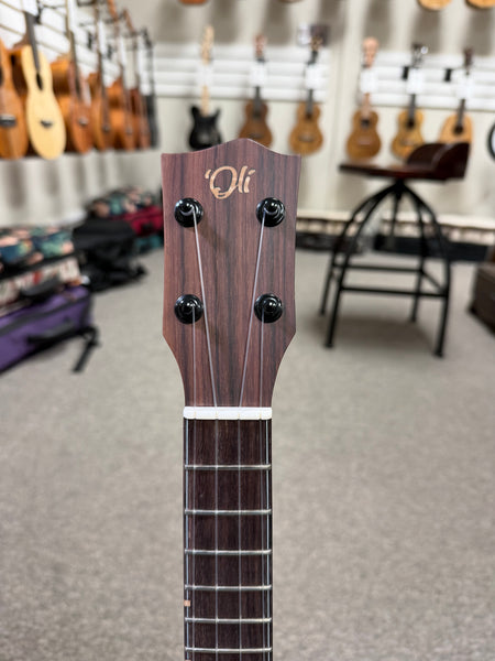 Oli L1-CCAS Solid Cedar/Acacia Satin Concert Ukulele w/Case