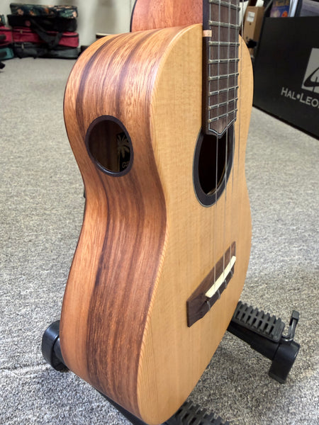 Oli L1-CCAS Solid Cedar/Acacia Satin Concert Ukulele w/Case