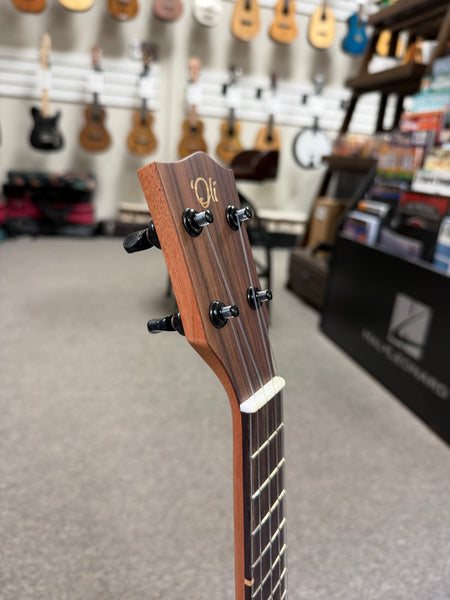 Oli L1-CCAS Solid Cedar/Acacia Satin Concert Ukulele w/Case
