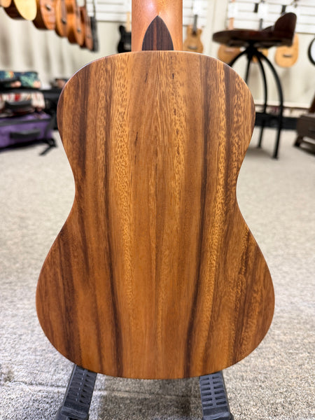 Oli L1-CCAS Solid Cedar/Acacia Satin Concert Ukulele w/Case