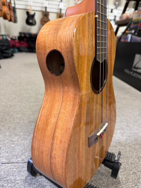 Oli L1-BA Solid Acacia Baritone Ukulele w/Case