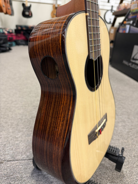Oli L2-BSR Solid Spruce/Rosewood Baritone Ukulele w/Case