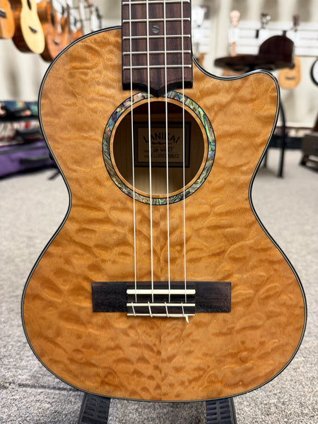 LANIKAI QM-NACET Quilted Maple Electric Tenor Ukulele w/Case - Natural