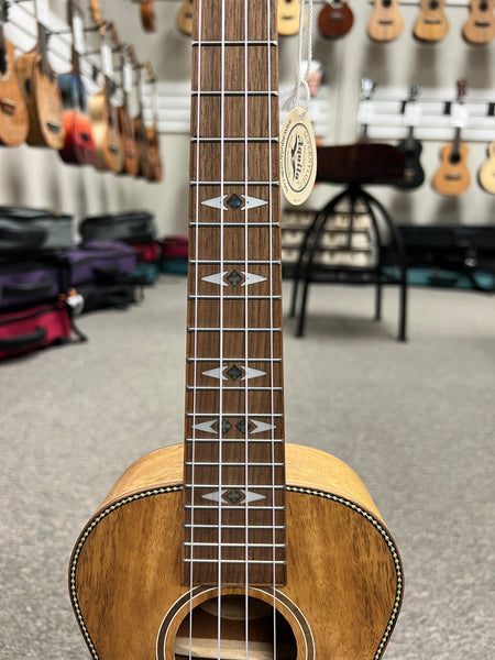 Flight DUC450 Mango Concert Ukulele w/Case