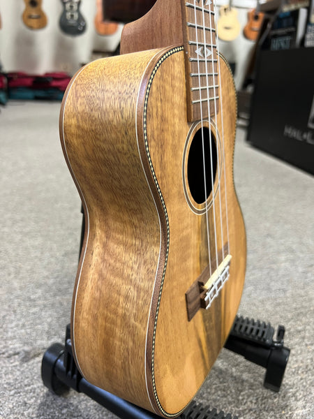 Flight DUC450 Mango Concert Ukulele w/Case