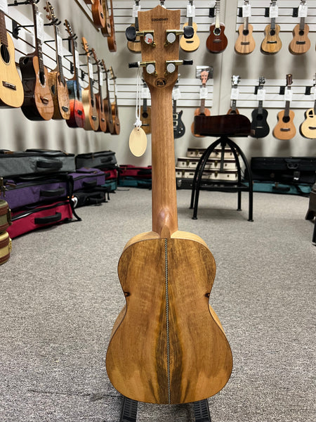 Flight DUC450 Mango Concert Ukulele w/Case