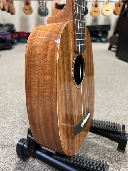 Makaio MKTP-10 Koa Pineapple Concert Long Neck Ukulele w/Case