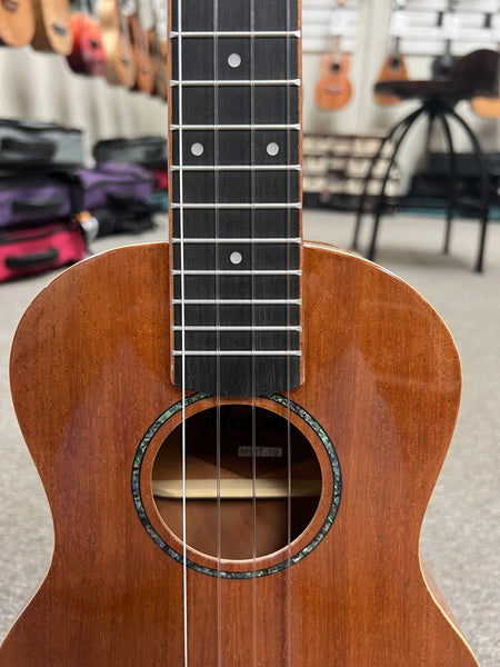 Makaio MMT-10 Mahogany Tenor Ukulele w/Case