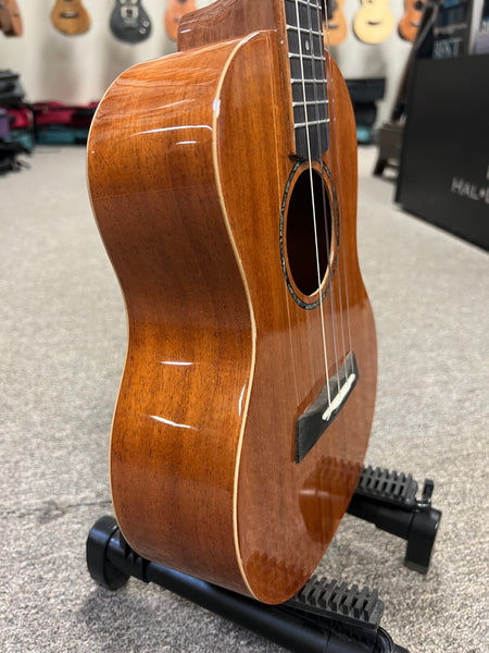 Makaio MMT-10 Mahogany Tenor Ukulele w/Case