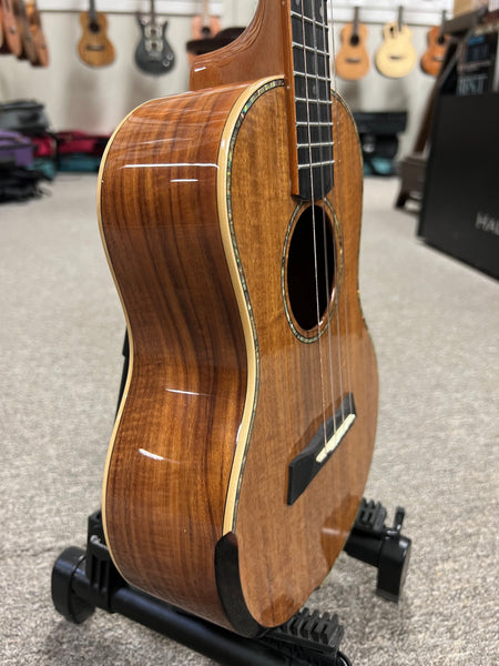 Makaio MKT-20 Solid Koa Tenor Ukulele w/Case - Rosewood Comfort Armrest