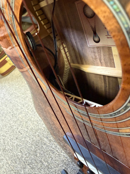KALA Umbra KA-UM-ACBW-TE Solid Acacia Electric Tenor Ukulele w/Case