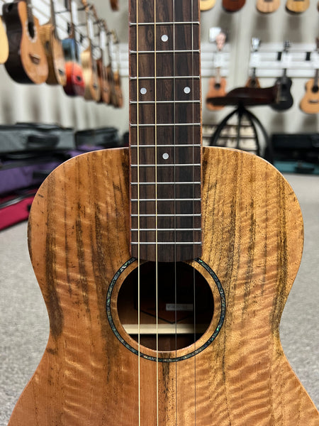 Makaio MSMBS-10 Steel String Spalted Mango Baritone Ukulele w/Case