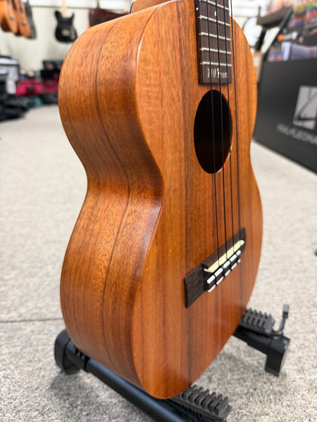 Kamaka HF-3 Solid Koa Tenor Ukulele w/Case - Made in Hawaii !!