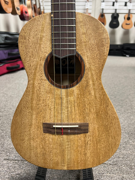 Oli L1-BMGS Solid Mango Baritone Satin Ukulele w/Case