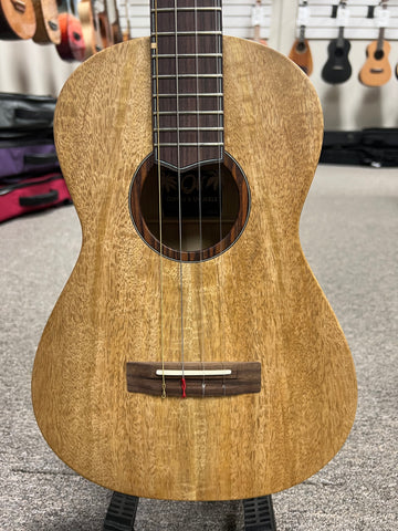 Oli L1-BMGS Solid Mango Baritone Satin Ukulele w/Case