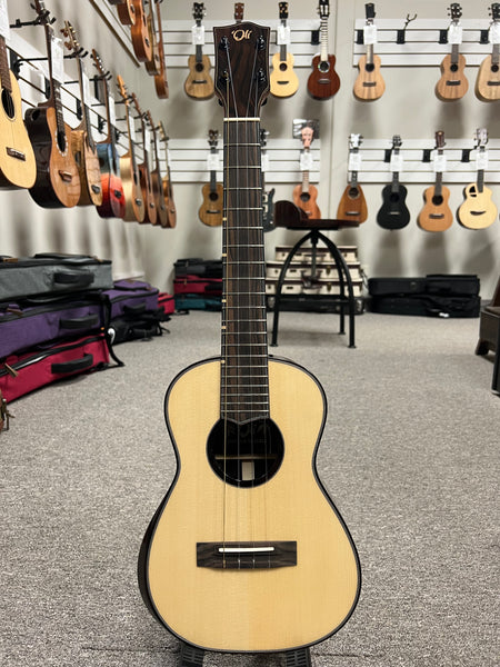 Oli L2-TSE Solid Spruce/Ebony Tenor Ukulele w/Case