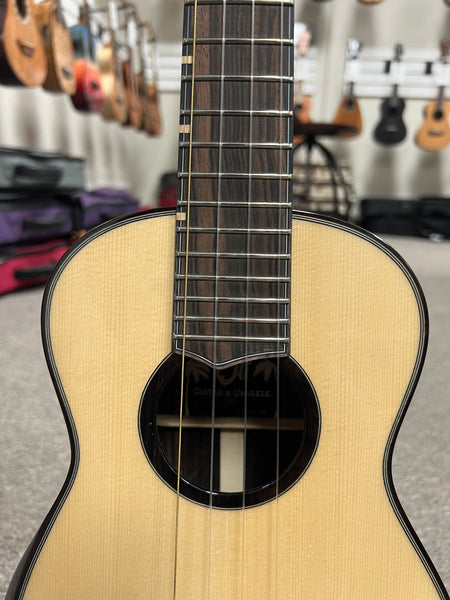 Oli L2-TSE Solid Spruce/Ebony Tenor Ukulele w/Case