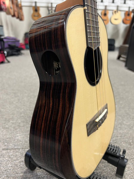 Oli L2-TSE Solid Spruce/Ebony Tenor Ukulele w/Case