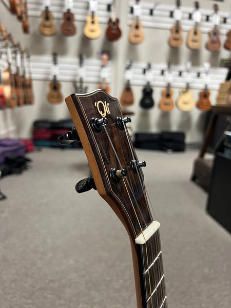 Oli L2-TSE Solid Spruce/Ebony Tenor Ukulele w/Case